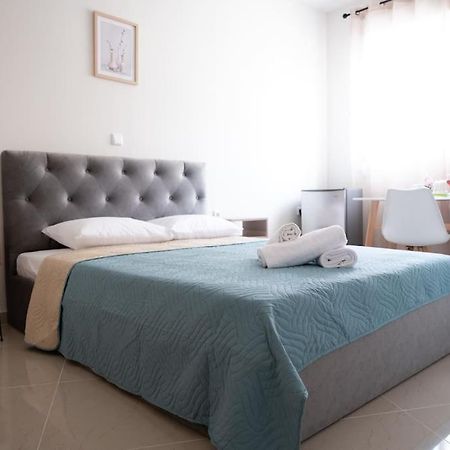 Anesis Airport Rooms 102 Коропион Экстерьер фото